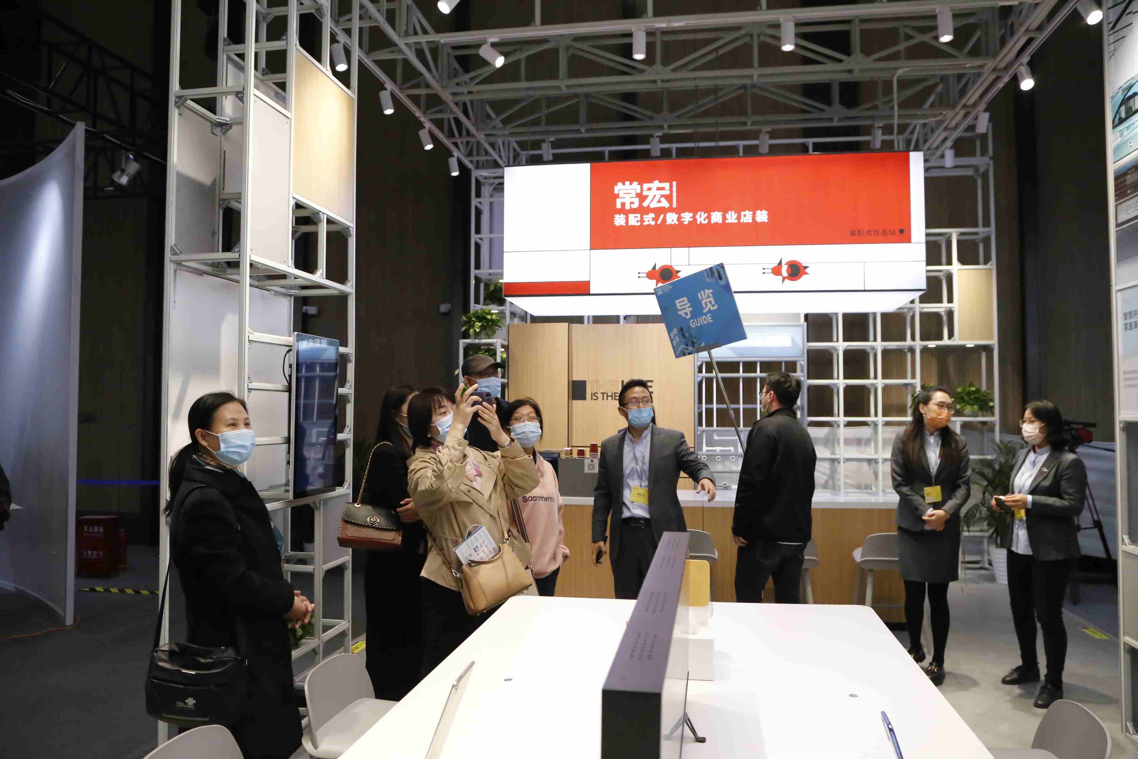 常宏聚焦“低碳、裝配式、數(shù)字化店裝”展出商業(yè)店裝系統(tǒng)集成