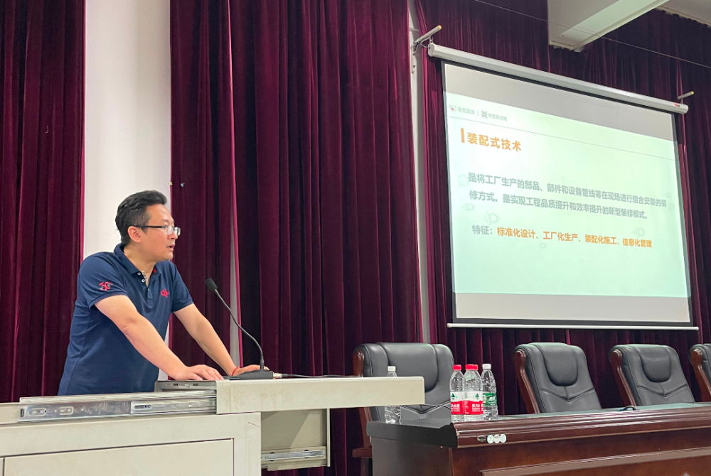 常宏副總工程師吳歆威參加湖南交通職業(yè)技術(shù)學(xué)院宣講會