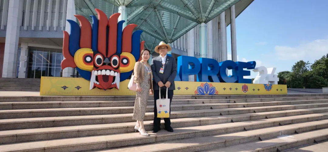 常宏集團董事總經(jīng)理王躍、常宏進出口貿(mào)易有限公司執(zhí)行總經(jīng)理李華隨中國代表團赴斯里蘭卡參加第二十一屆亞太零售商大會暨展會